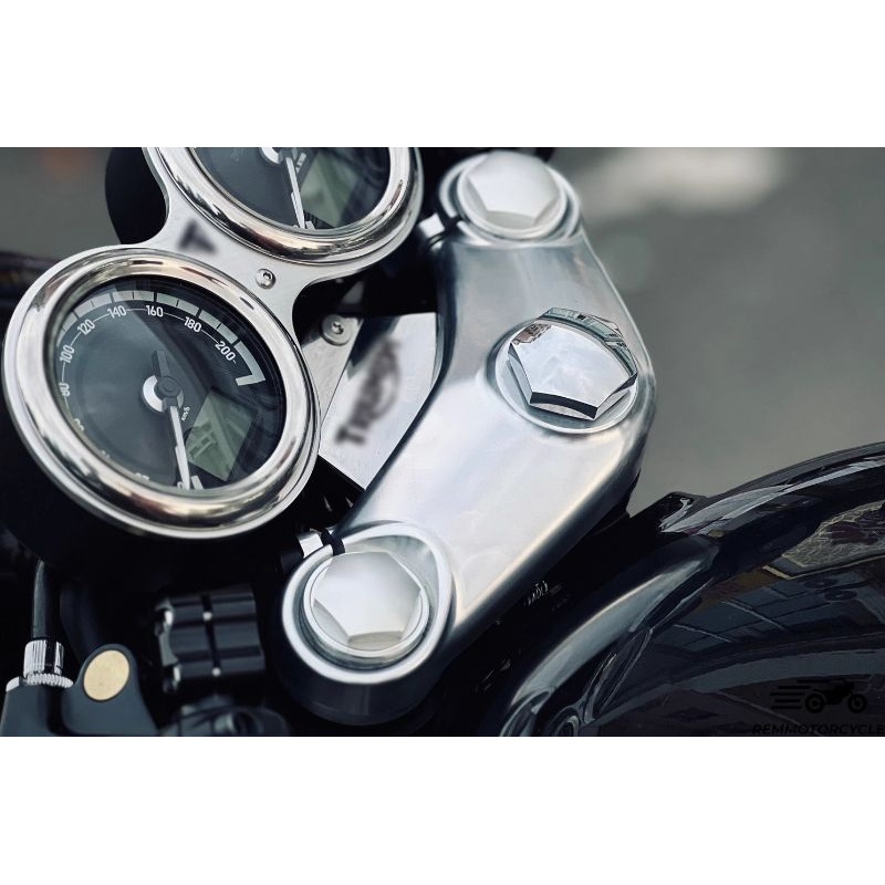 Reinforced upper triple clamp for Triumph Bobber, T100, T120